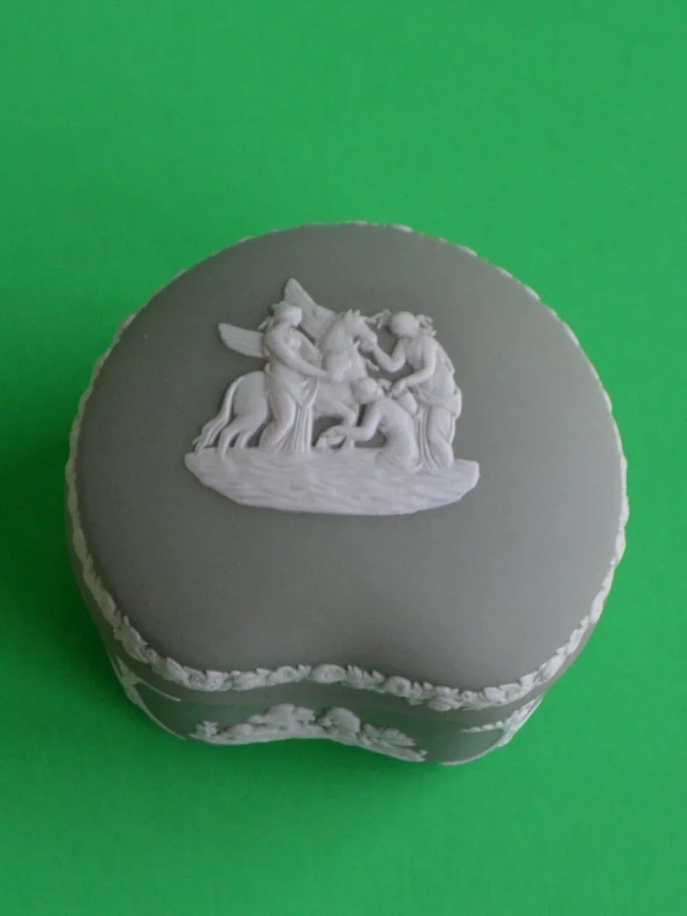Wedgwood Jasperware Sage Green Round Scalloped Trinket Box With Lid